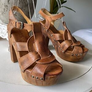 Bed|Stu Caitlyn Leather Studded Platform Wooden Heel Sandals Women 8.5 Tan Brown